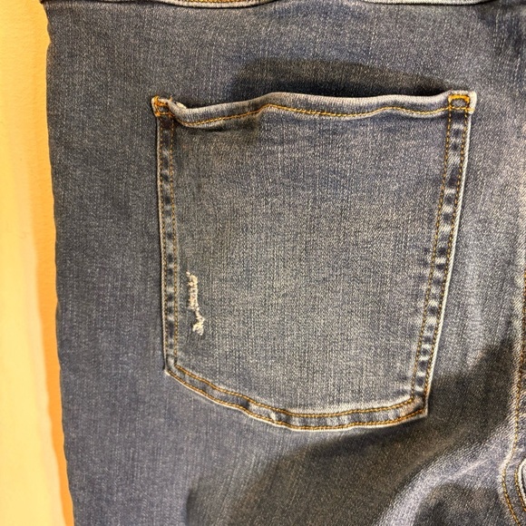 SPANX Sz M Pull On Jeans Skinny Distressed Mid-Wash Raw Hem High Raise Denim NEW - Picture 9 of 14
